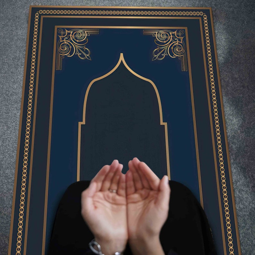 Muslim Prayer Mat Non-Slip Foldable Rug | Soft Velvet Portable Prayer Carpet